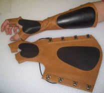 Kombiarmschutz Modell 1 für die rechte Hand Lederarmschutz für die Bogenhand